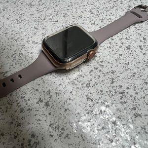 Apple Watch Series 6 Aluminum Gold 40 mm